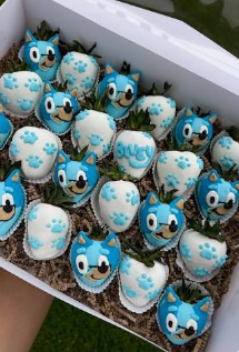 Bluey themed chocolate covered strawberries with blue and white drizzle decoration